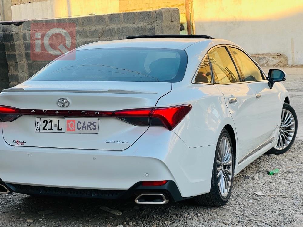 تويوتا أفالون